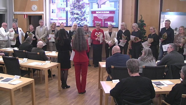 Hedersutmärkelser vid årets sista sammanträde