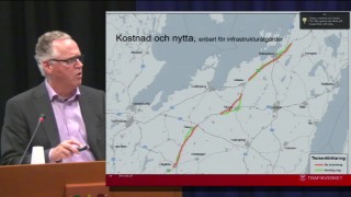 Rolf Thor från regionutvecklingssekretaratet informerar