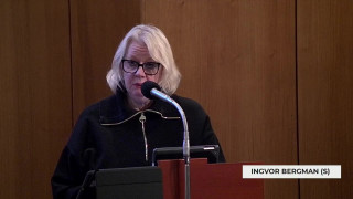 11. Motion om helgtjänstgöring i vården