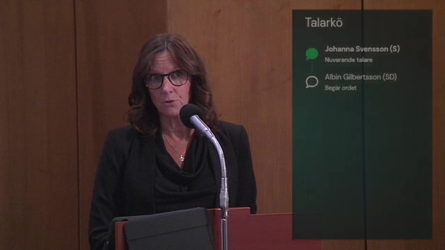 11. Del 1 av 2 - Motion (S) om subventionerat fritidskort för ungdomar
