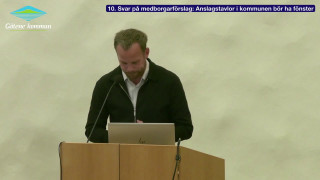 10. Svar på medborgarförslag: Anslagstavlor i kommunen bör ha fönster